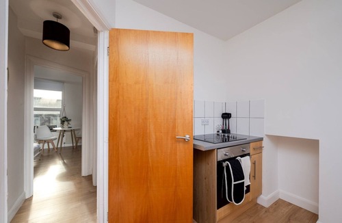 Stratford and New Town Apartment | GuestReady - Bow's Delight near London Stadium