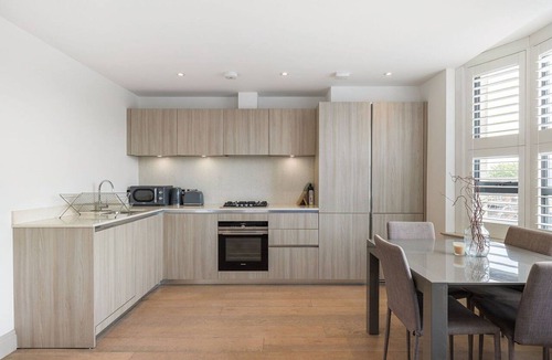 St. Mary's Park Apartment | GuestReady - Modern 1bed in Battersea