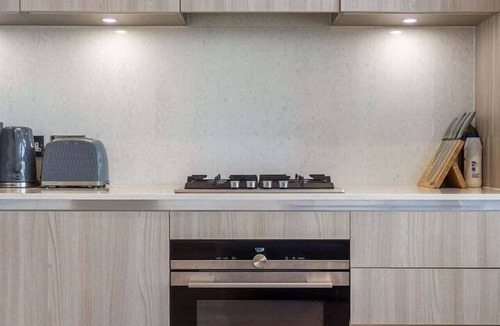 St. Mary's Park Apartment | GuestReady - Modern 1bed in Battersea