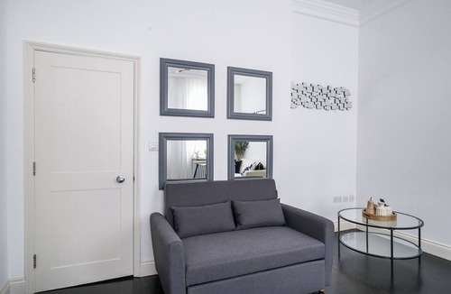 Brompton & Hans Town Apartment | Hans Road Flat