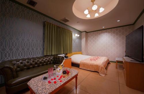 Showa Hotel | Happy Kiss (Adult Only)