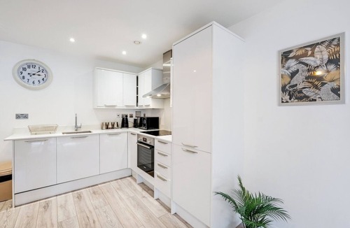 Bushey Apartment | Harry Potter | Garden Flat | Free Parking | 2 Bed