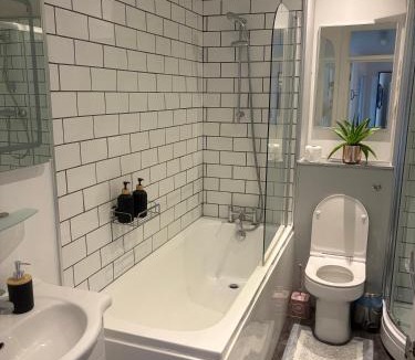 Bishop's Apartment | High Deluxe 2 NEW bed flat for 6 people in prime Location 10 min walking to LONDON EYE