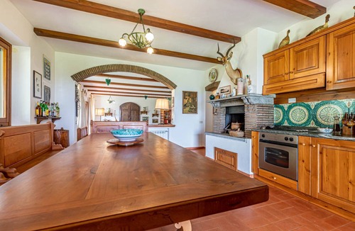 Magliano in Toscana Villa | Hilltop farmhouse with pool and sea view