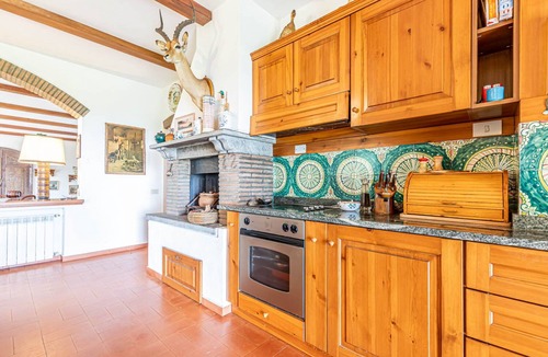 Magliano in Toscana Villa | Hilltop farmhouse with pool and sea view