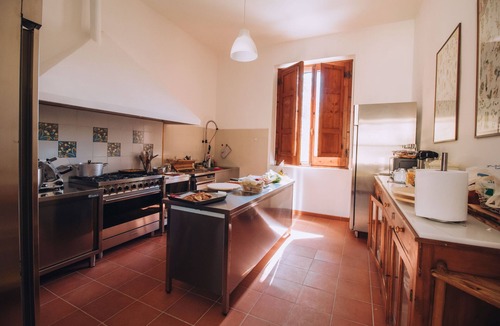 Torre de' Passeri House | Historic Baron's Estate in Amazing Abruzzo! Family-friendly. Pet-friendly.