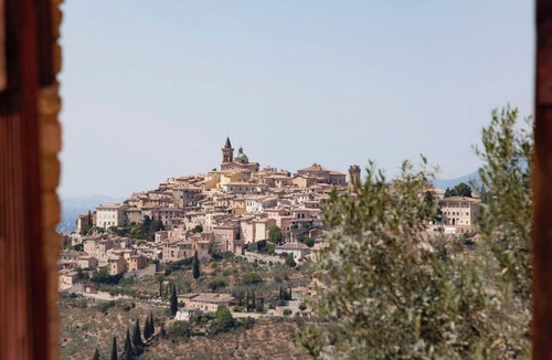 Bovara Villa | Historic country villa, contemporary interiors. Infinity pool. Air conditioning