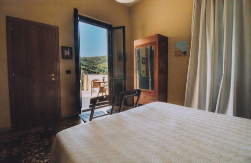 Torre de' Passeri Villa | Historic Italian Villa with pool
