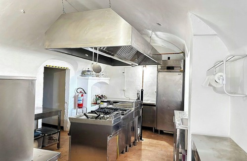 Caporciano Apartment | Historic palace overlooking Piana di Navelli