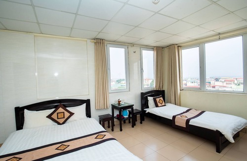 Nhat Tan Hotel | Ho Sen Xanh Hotel
