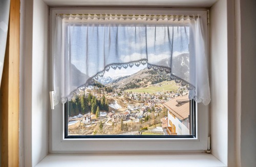 Moena Apartment | Holiday Apartment Primavera 3 with Mountain View, Wi-Fi & Garden