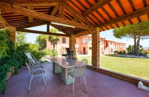 Ferretto House | Holiday Home in Castiglione near the Lake