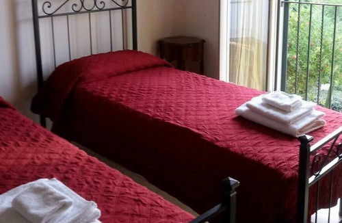 Tuscania House | Holiday Home 'Alloggio Emiliano' with Private Garden and Balcony