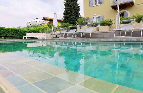 Affi House | Holiday Home 'Biancaleo Homes Villa' with Private Pool, Wi-Fi and Air Conditioning