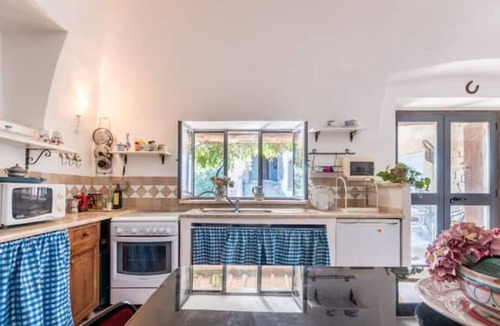 Farnese Villa | Holiday Home "Casa La Scuderia" with Shared Garden & Wi-Fi