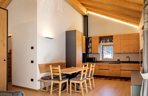 Mezzano House | Holiday Home 'Dimora Dajana' with Mountain View, Private Terrace and Wi-Fi
