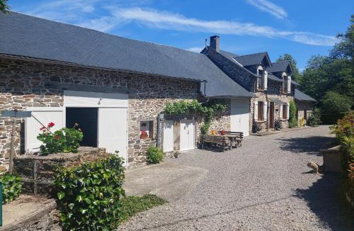 Sussac House | Holiday Home in Limoges with Saltwater Pool