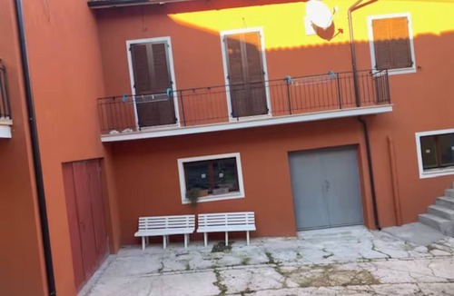 Visso House | Holiday Home 'Il Focolare dei Sibillini' with Mountain View, Balcony & Wi-Fi