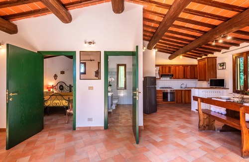 Monteriggioni House | Holiday Home in Villa I Cedri with Pool in Park, 10 Minutes from Siena