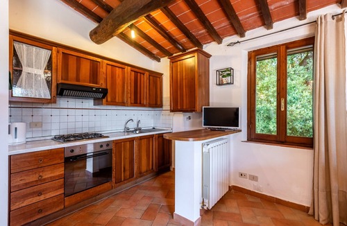 Monteriggioni House | Holiday Home in Villa I Cedri with Pool in Park, 10 Minutes from Siena