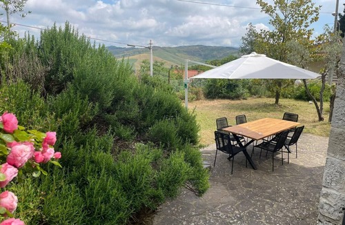 Bagni San Filippo House | Holiday Home 'Aldo' with Garden, Steps from the Thermal Springs