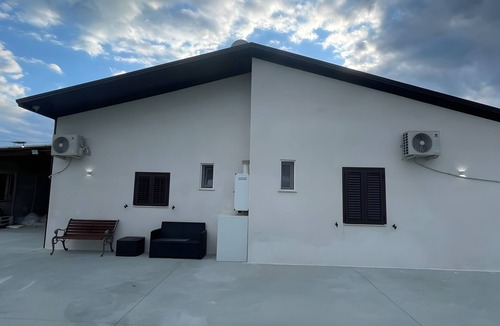 Corigliano Calabro House | Holiday Home 'Abbazia Patire' with Shared Terrace, Wi-Fi and Air Conditioning
