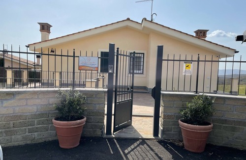 Trevignano Romano Villa | Holiday Home "Lago Blu": on Lake Bracciano for groups, families and pets.