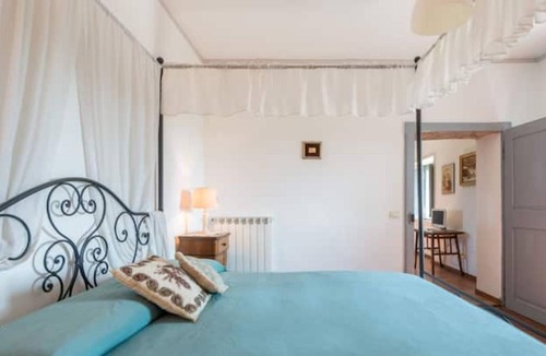 Farnese Apartment | Holiday Home "La casa di Pietro" with Shared Garden & Wi-Fi