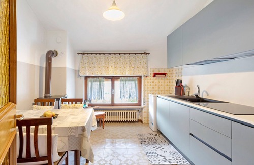 Zoppe di Cadore Apartment | Holiday Home 'La Casa Di Heidi Nelle Dolomiti - 1' with Mountain View, Private Garden & Wi-Fi