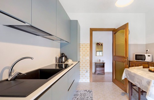 Zoppe di Cadore Apartment | Holiday Home 'La Casa Di Heidi Nelle Dolomiti - 1' with Mountain View, Private Garden & Wi-Fi