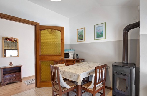 Zoppe di Cadore Apartment | Holiday Home 'La Casa Di Heidi Nelle Dolomiti - 1' with Mountain View, Private Garden & Wi-Fi