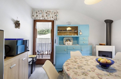 Zoppe di Cadore Apartment | Holiday Home 'La Casa di Heidi nelle Dolomiti - 2' with Mountain View, Private Garden & Wi-Fi