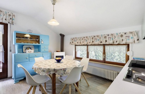 Zoppe di Cadore Apartment | Holiday Home 'La Casa di Heidi nelle Dolomiti - 2' with Mountain View, Private Garden & Wi-Fi