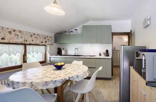 Zoppe di Cadore Apartment | Holiday Home 'La Casa di Heidi nelle Dolomiti - 2' with Mountain View, Private Garden & Wi-Fi
