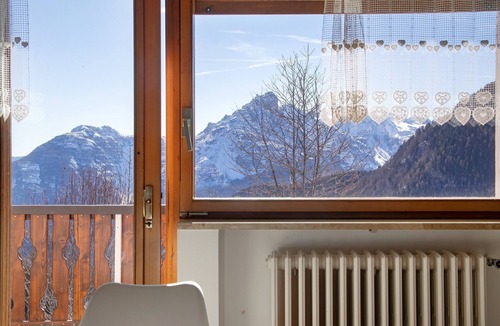 Zoppe di Cadore House | Holiday Home 'La Casa Di Heidi-Appartamento Lidia' with Mountain View, Private Terrace and Wi-Fi