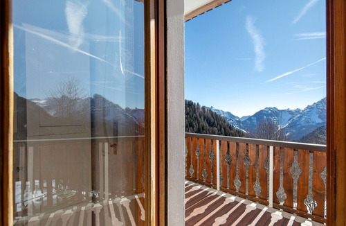 Zoppe di Cadore House | Holiday Home 'La Casa Di Heidi-Appartamento Lidia' with Mountain View, Private Terrace and Wi-Fi