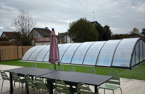 Messeix House | Holiday Home 'Maison De Vacances' with Private Pool, Garden & Wi-Fi