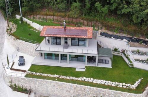 Cassone House | Holiday Home Sopralago ein Ferienhaus in Traumlage am Gardasee by Interhome
