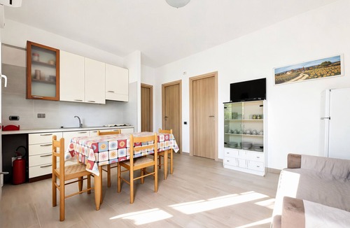 Chiesiola House | Holiday Home 'Trilocale' with Private Terrace, Shared Garden and Air Conditioning