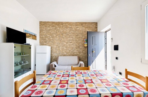 Chiesiola House | Holiday Home 'Trilocale' with Private Terrace, Shared Garden and Air Conditioning