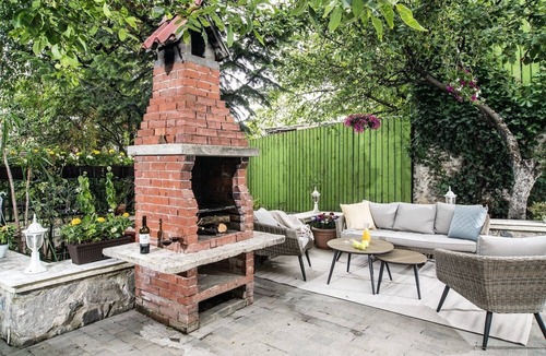 Cluj-Napoca Villa | Holiday home with heated outdoor swimming pool up to 12 persons
