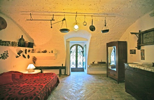 Tocco da Casauria House | HOLIDAY IN THE HISTORY: family suite on the ground floor & authentic furnitures