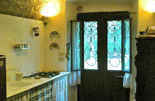 Tocco da Casauria House | HOLIDAY IN THE HISTORY: family suite on the ground floor & authentic furnitures