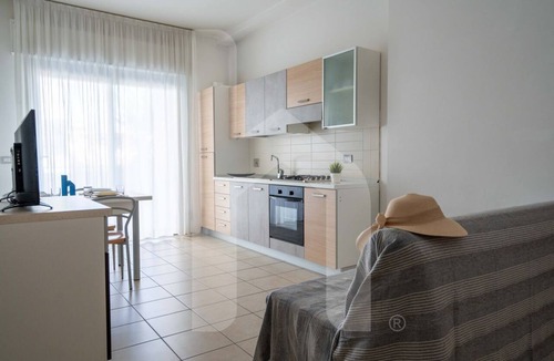 Pineto Apartment | Holiday Rendez Vous 13 - Ground apartment with balcony and side sea view