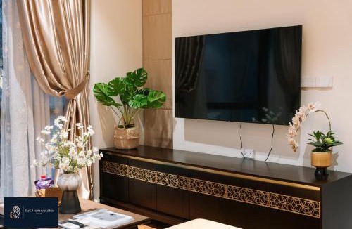 Van Mieu Apartment | Home suites -Natural light -Projector -Spacious - 2BR incenter