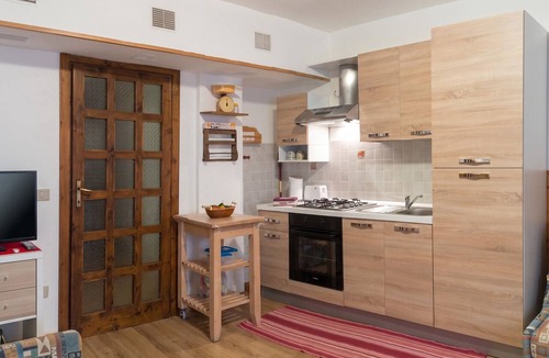 Roccaraso Apartment | Homerez - 1-Bedroom Mountain View Apartment