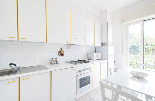 Vieste Apartment | Homerez - Apt in Vieste with balcony