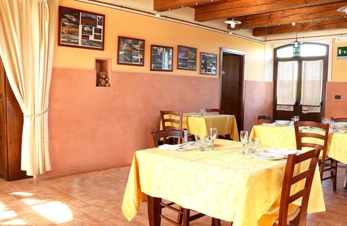 Montecarotto Villa | Homerez - Big villa for 20 ppl. with swimming-pool at Montecarotto