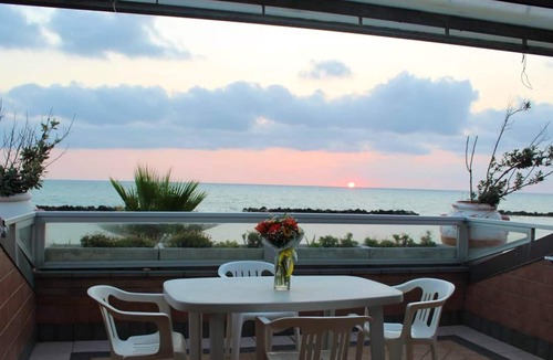 Francavilla al Mare Apartment | Homerez - Nice studio for 2 ppl. with sea view at Francavilla al Mare