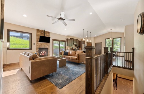 Spearfish House | Hot Tub | Arcades | Bunk Room | Peaceful Retreat!